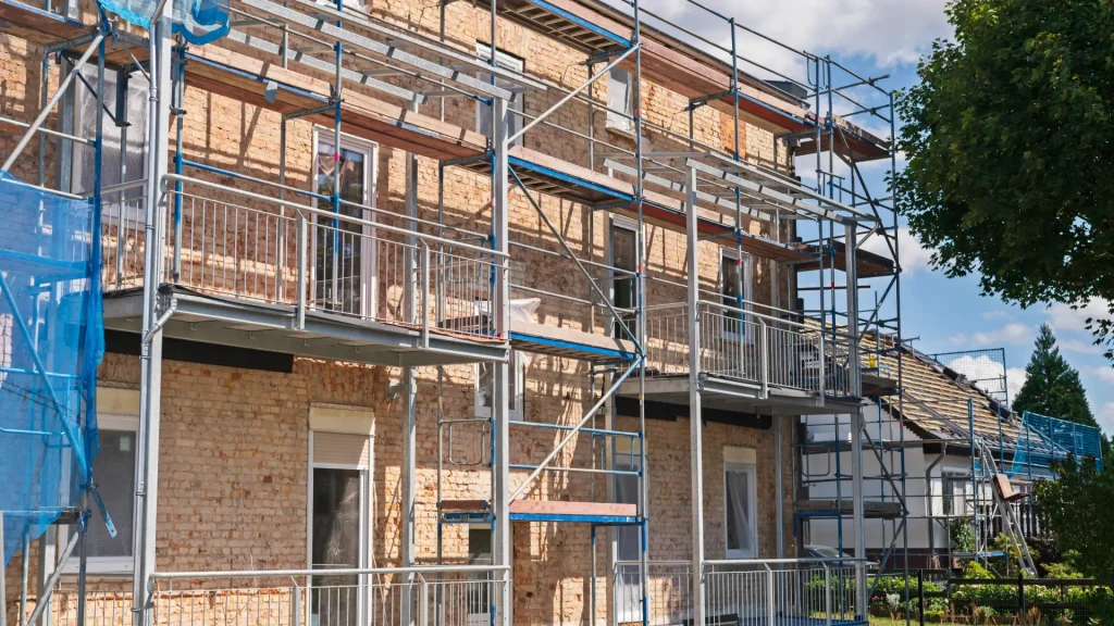 Honoraires syndic pour travaux à Vannes : guide complet 2026 pour copropriétaires 1 Chantier d'immeuble, quels sont les honoraires syndic pour travaux ?
